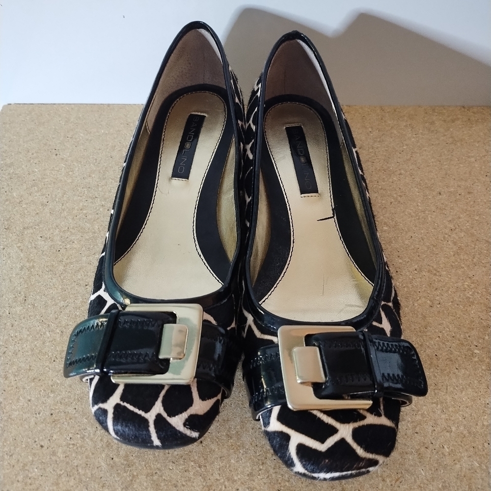 Bandolino giraffe print leather ballet flats with buckle size 7